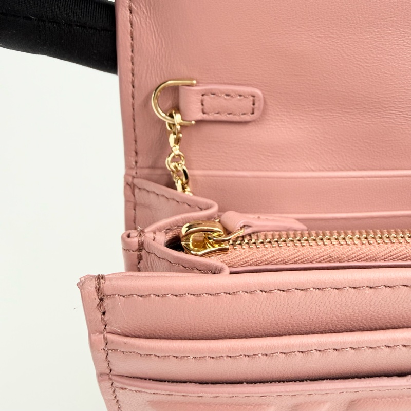 FENDI- 粉色納帕小羊皮Baguette配飾鏈WOC-18