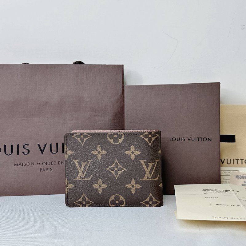 LV 全新Multiple對開短夾-1