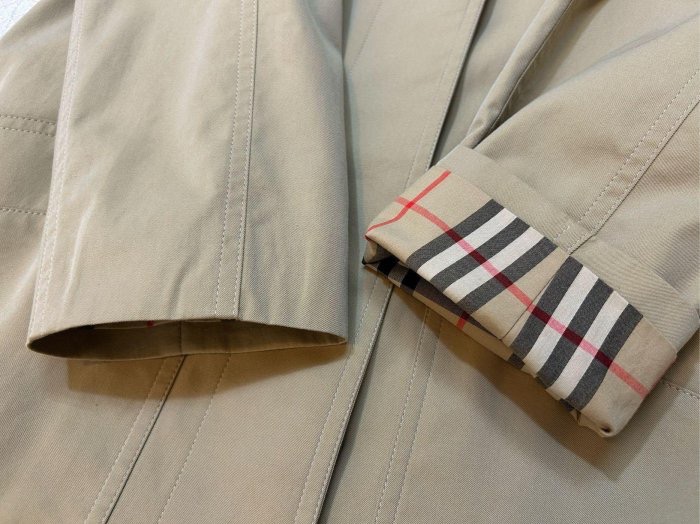 BURBERRY英國專屬標飾圖案輕便風衣UK2-3