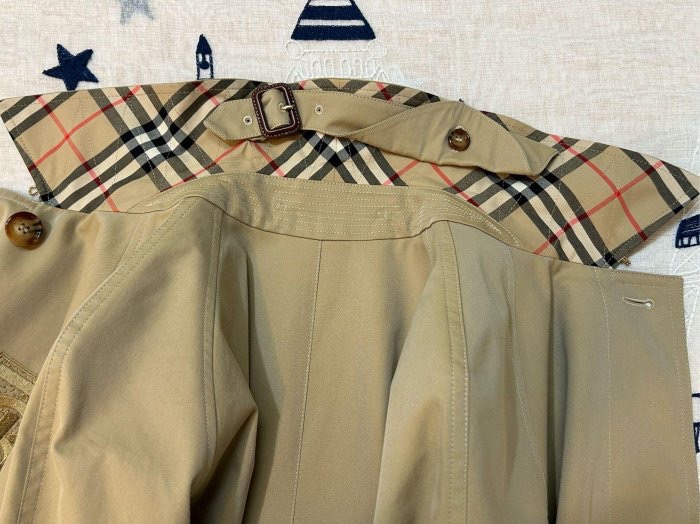 BURBERRY英國專屬標飾圖案輕便風衣UK2-8