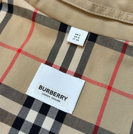 BURBERRY英國專屬標飾圖案輕便風衣UK2-10