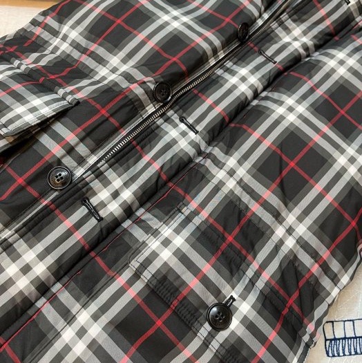 BURBERRY英國童款格紋連帽羽絨外套12Y-4