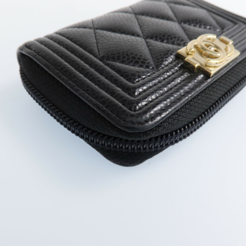 CHANEL 牛皮皮革Boy Card Case金扣卡片套-9