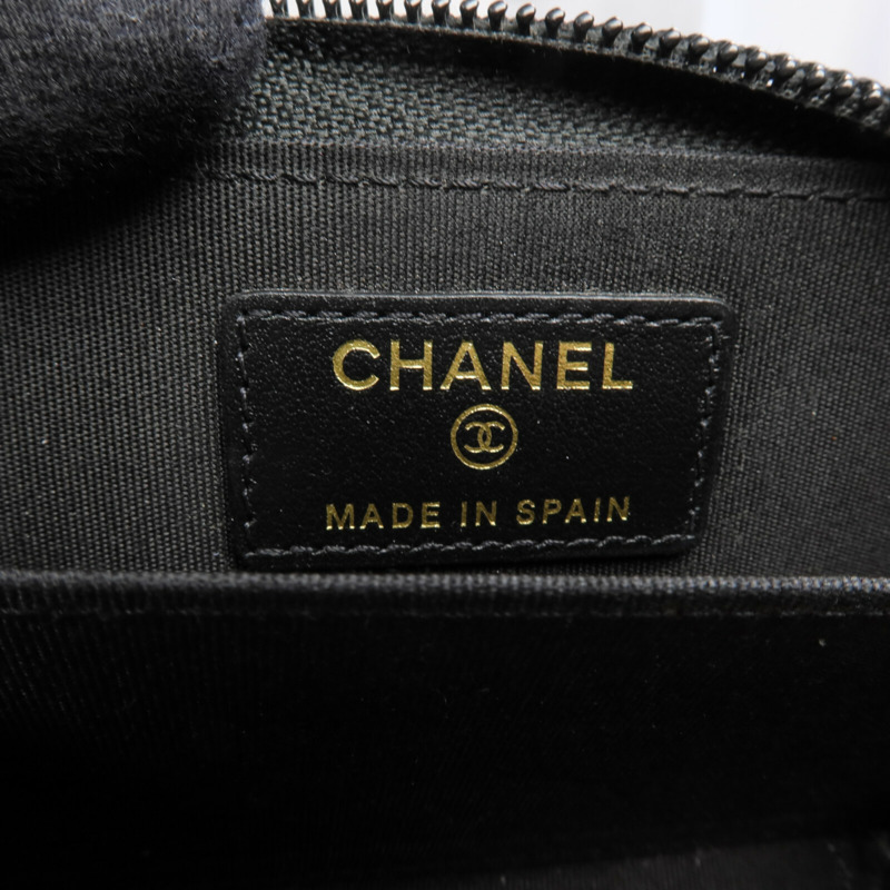 CHANEL 牛皮皮革Boy Card Case金扣卡片套-12