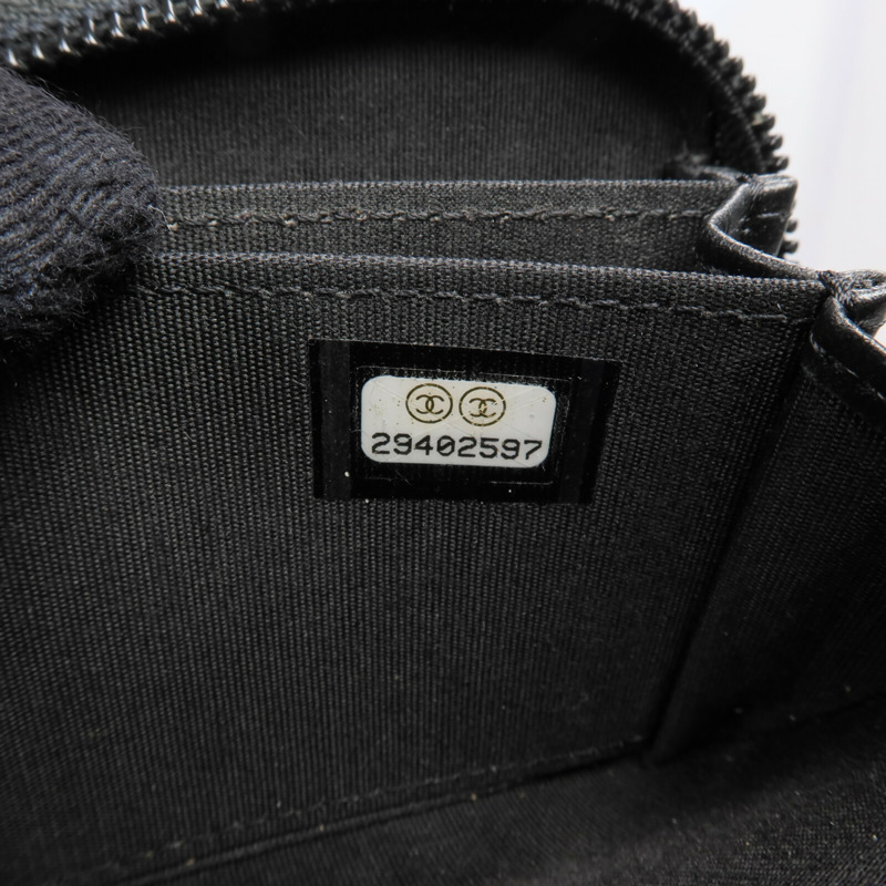 CHANEL 牛皮皮革Boy Card Case金扣卡片套-13