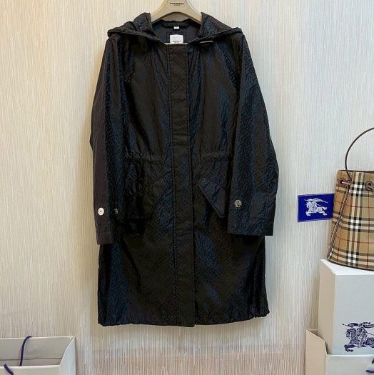 BURBERRY英國黑色專屬標誌提花連帽風雪大衣UK4-2