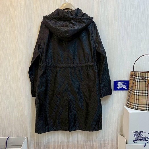 BURBERRY英國黑色專屬標誌提花連帽風雪大衣UK4-3