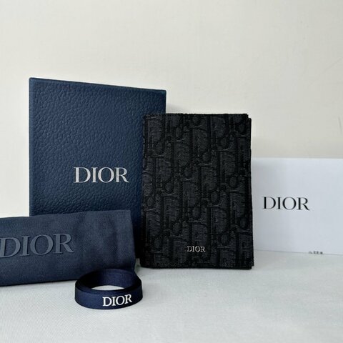 DIOR 全新緹花卡包護照套