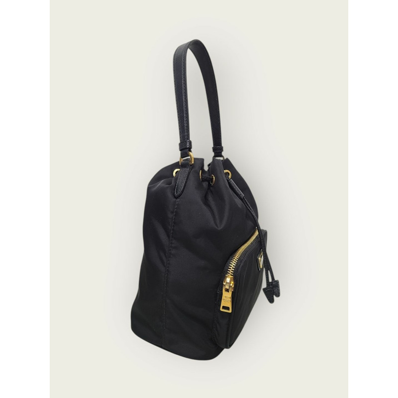 【包稅】PRADA 黑色尼龍 Piquadro 三角形標誌水桶包-2