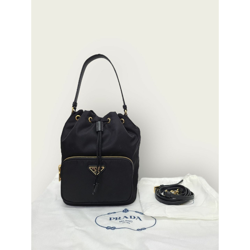 【包稅】PRADA 黑色尼龍 Piquadro 三角形標誌水桶包-6