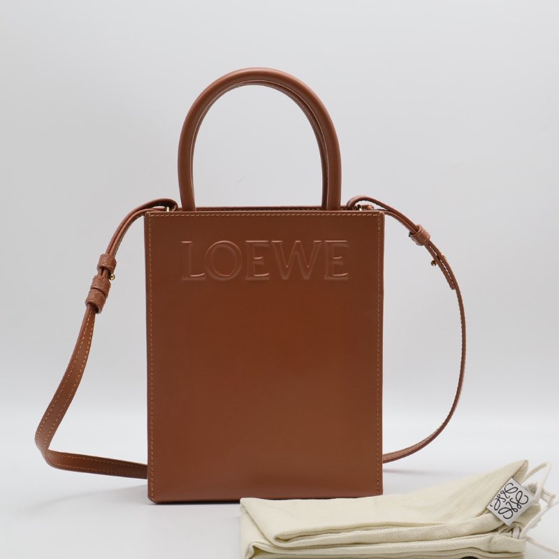 LOEWE Standard A5小牛皮斜背包-10