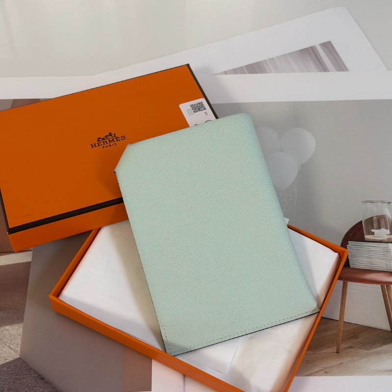 HERMES Tarmac 護照夾 - 新薄荷綠 W-1
