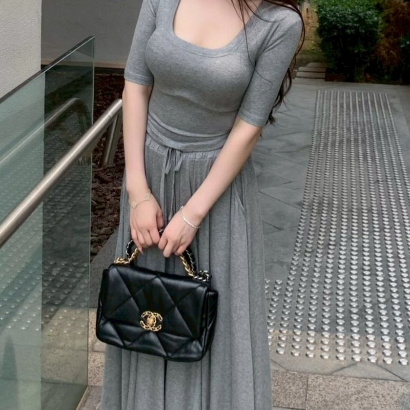 CHANEL 19 Bag 菱格紋羊皮手提肩背包 26 - 黑金-8