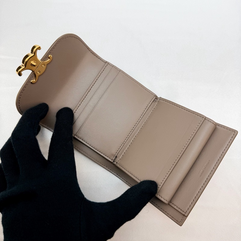 CELINE 灰褐色凱旋門釦式短夾-2