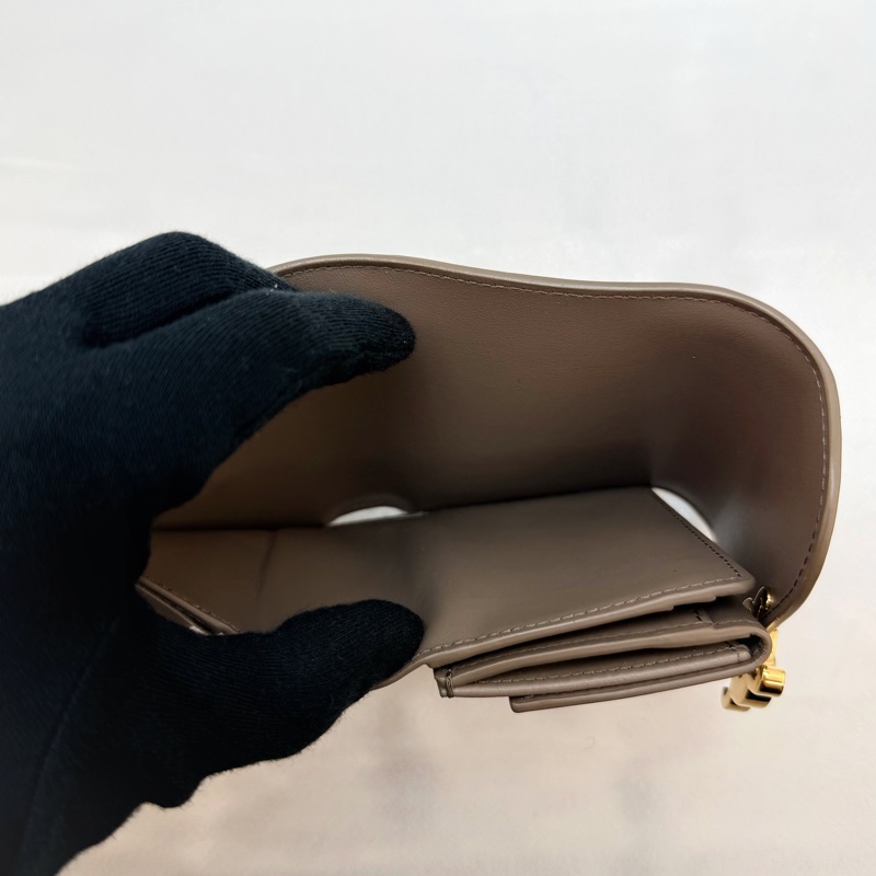 CELINE 灰褐色凱旋門釦式短夾-4