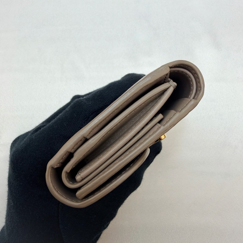 CELINE 灰褐色凱旋門釦式短夾-7