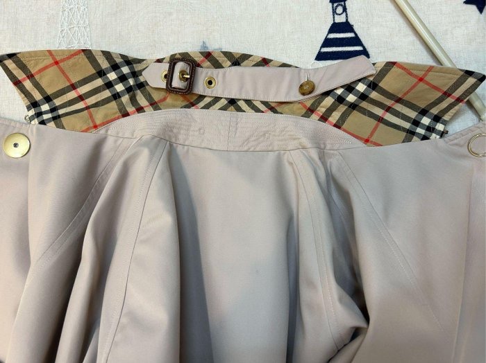 BURBERRY英國黑標香芋色卡姆登風衣UK6-15