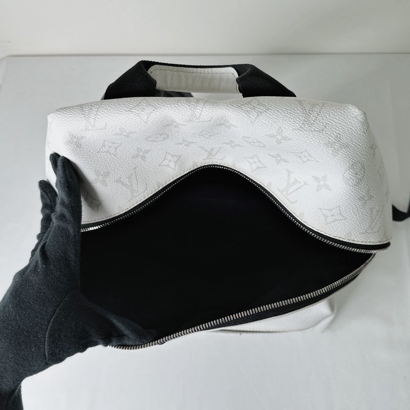 LV Discovery雙肩後背包-6