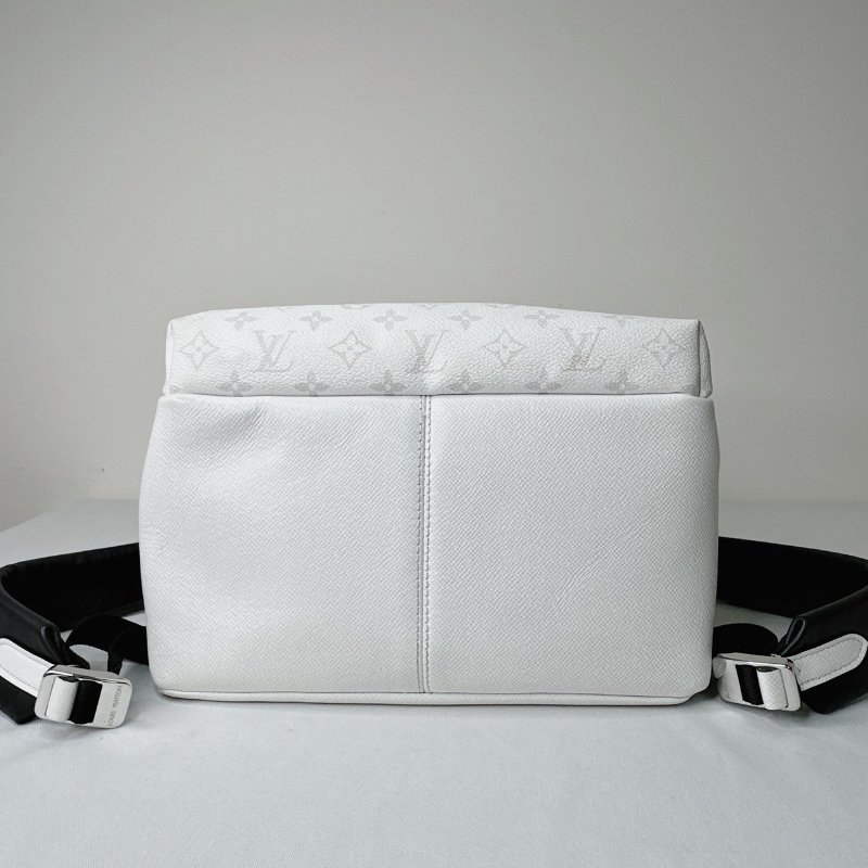 LV Discovery雙肩後背包-9