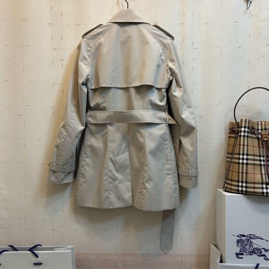 BURBERRY 英國黑標風衣UK2-5
