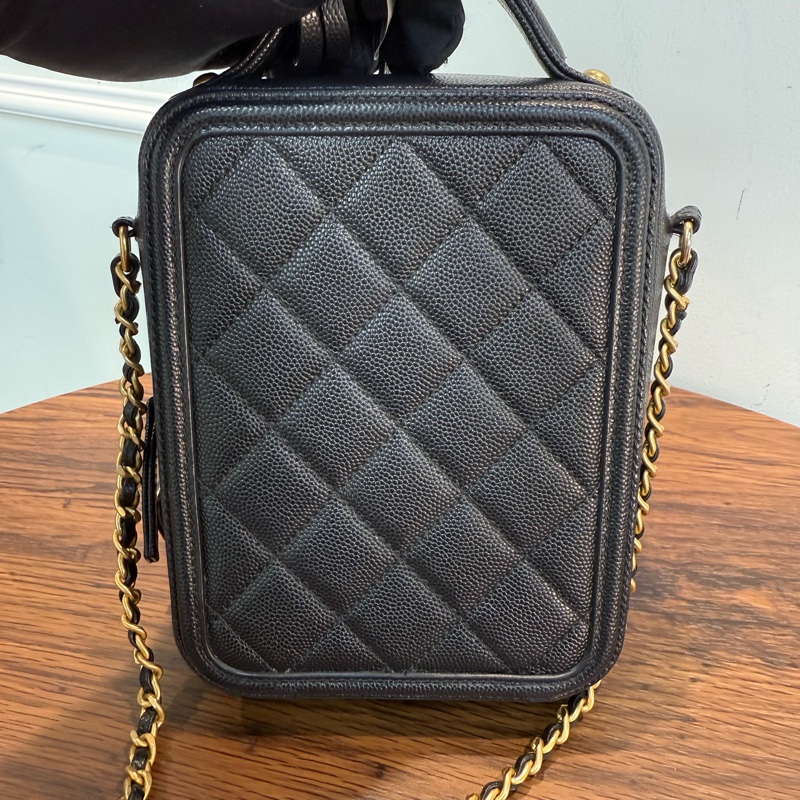 CHANEL香奈兒相機包小號菱格紋黑金牛皮單肩斜孭包-3