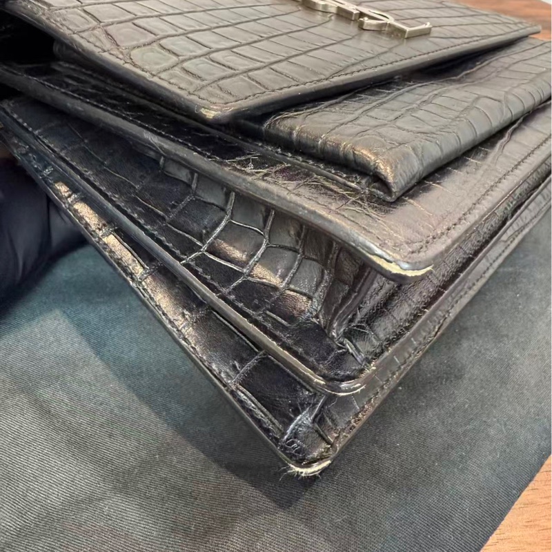 YSL日落包鰐魚壓紋銀Logo鏈條斜孭包-2