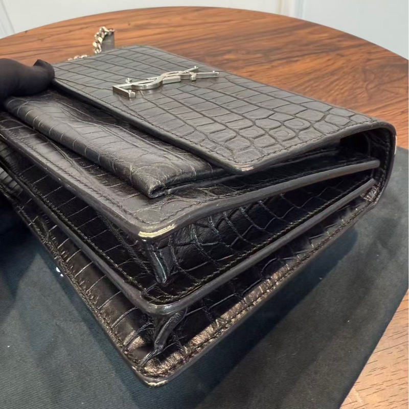 YSL日落包鰐魚壓紋銀Logo鏈條斜孭包-3