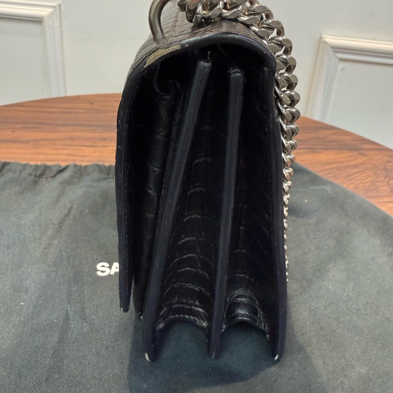 YSL日落包鰐魚壓紋銀Logo鏈條斜孭包-4