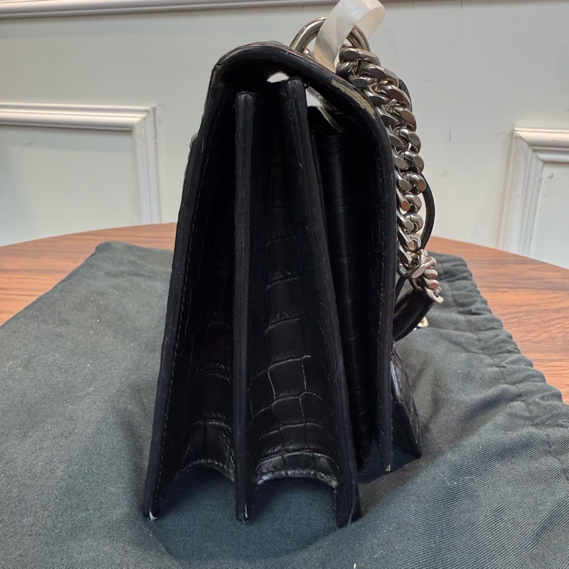 YSL日落包鰐魚壓紋銀Logo鏈條斜孭包-11