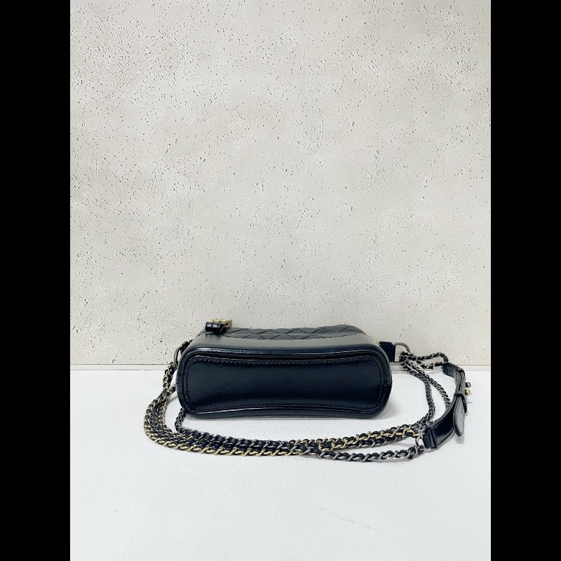 Chanel New Medium Gabrielle
新中號 黑色牛皮流浪包-4