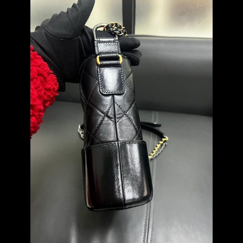 Chanel New Medium Gabrielle
新中號 黑色牛皮流浪包-9