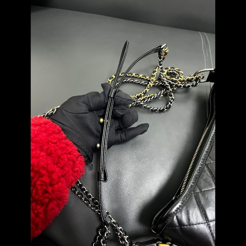Chanel New Medium Gabrielle
新中號 黑色牛皮流浪包-20