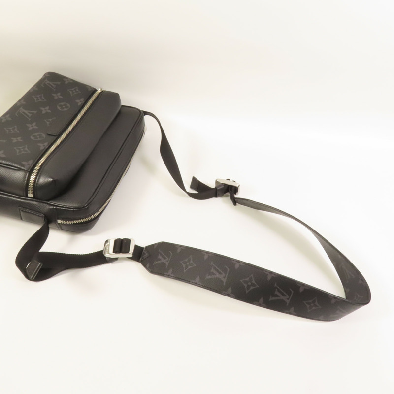 LOUIS VUITTON Monogram Eclipse Messenger PM Voyager銀扣肩背袋-4