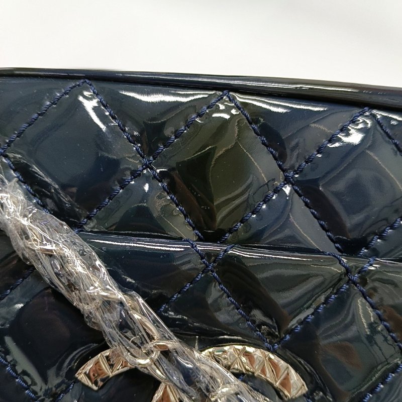 CHANEL深藍色牛漆皮菱格紋絎縫單肩包手提包銀色五金13開2條可拆卸肩帶-8