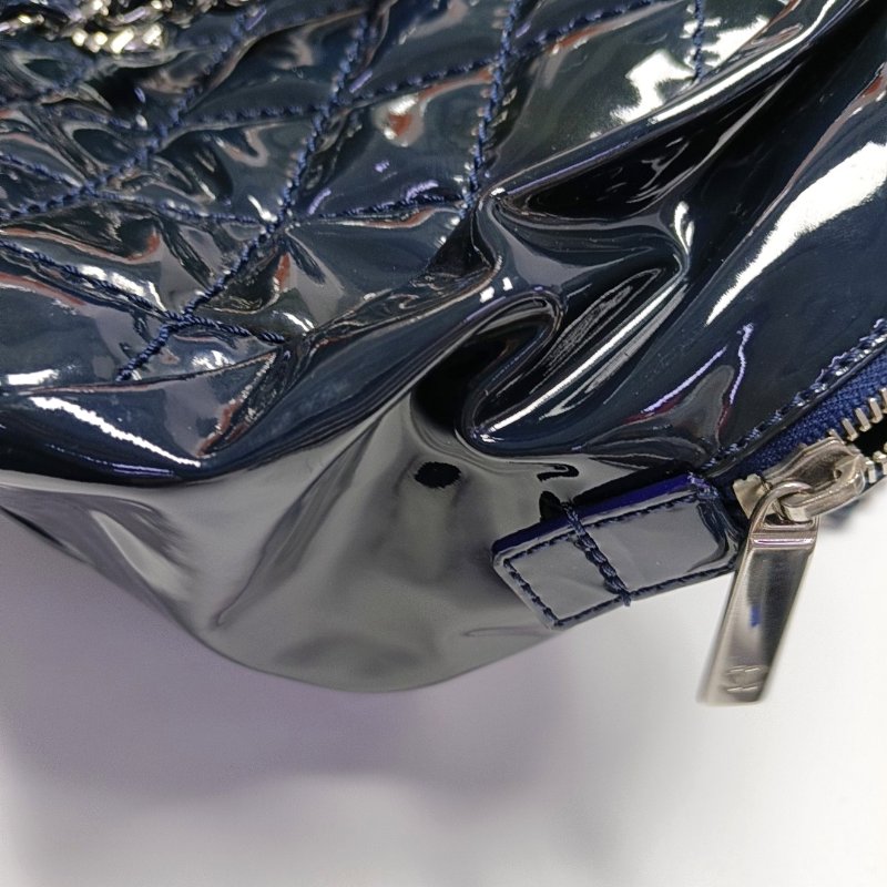 CHANEL深藍色牛漆皮菱格紋絎縫單肩包手提包銀色五金13開2條可拆卸肩帶-11