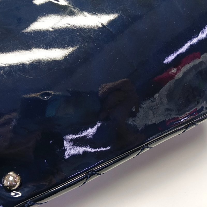 CHANEL深藍色牛漆皮菱格紋絎縫單肩包手提包銀色五金13開2條可拆卸肩帶-13