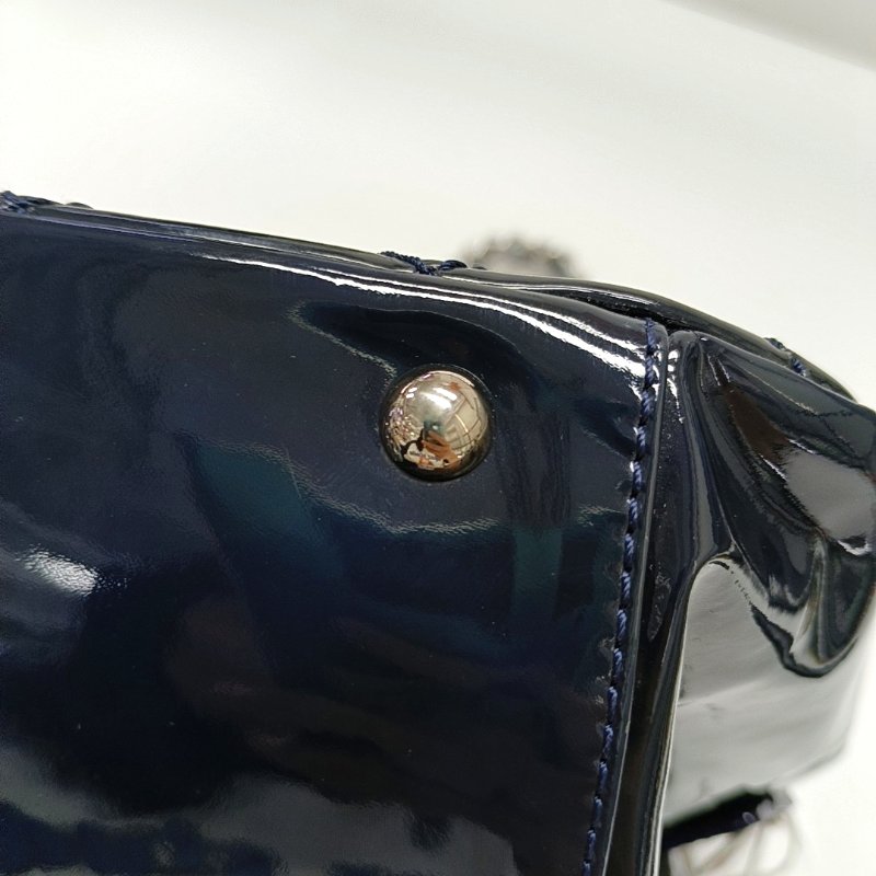 CHANEL深藍色牛漆皮菱格紋絎縫單肩包手提包銀色五金13開2條可拆卸肩帶-16