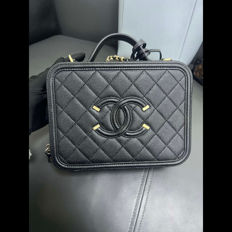 Chanel vanity case medium 
中號 黑金荔枝皮相機包-1