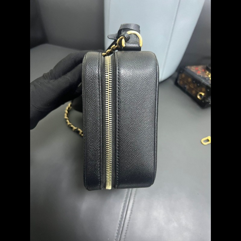 Chanel vanity case medium 
中號 黑金荔枝皮相機包-3
