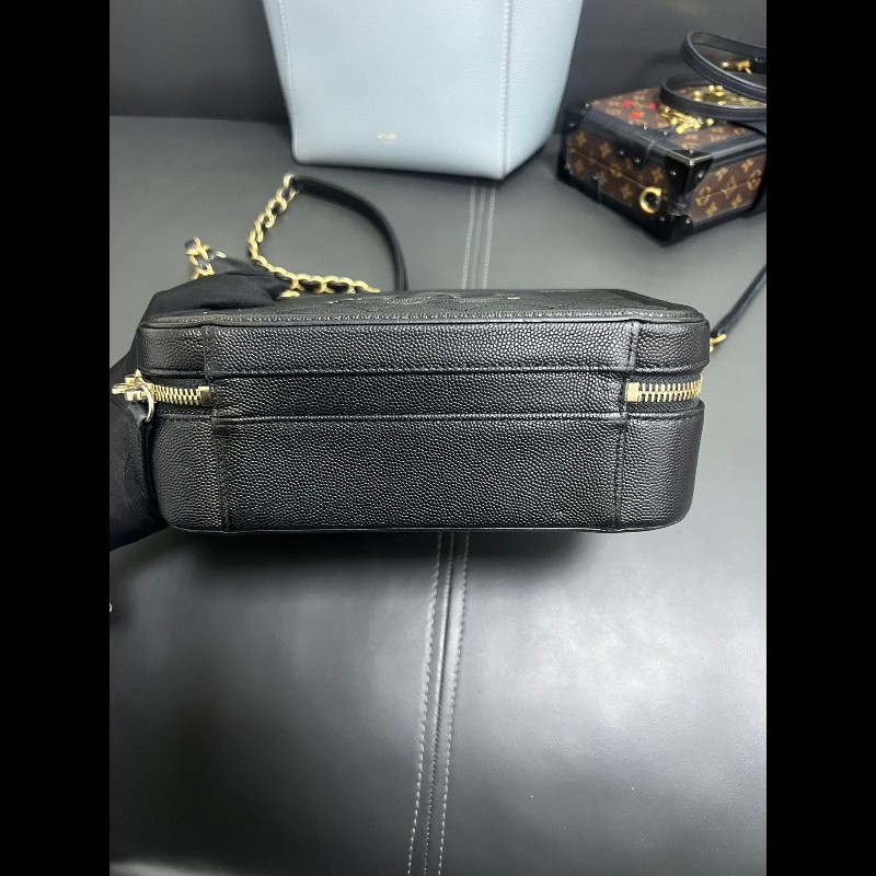 Chanel vanity case medium 
中號 黑金荔枝皮相機包-5