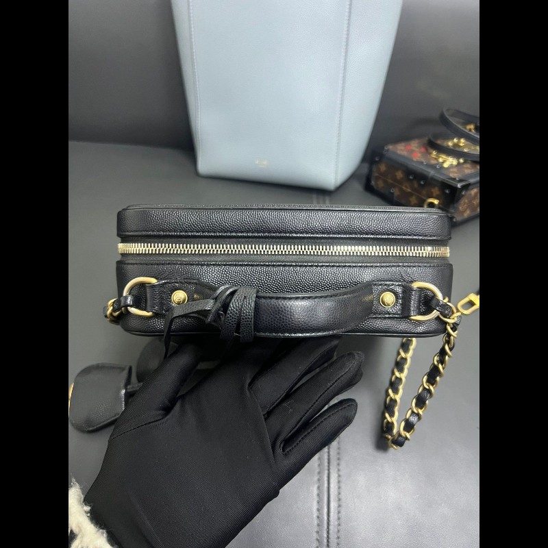 Chanel vanity case medium 
中號 黑金荔枝皮相機包-10