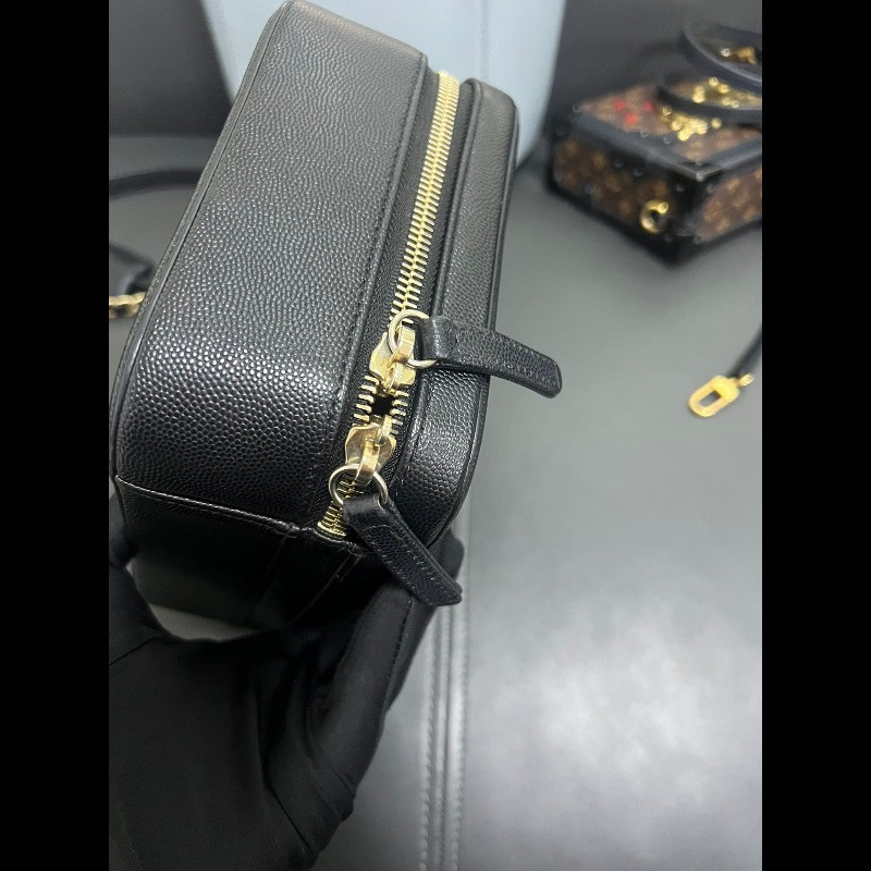 Chanel vanity case medium 
中號 黑金荔枝皮相機包-11