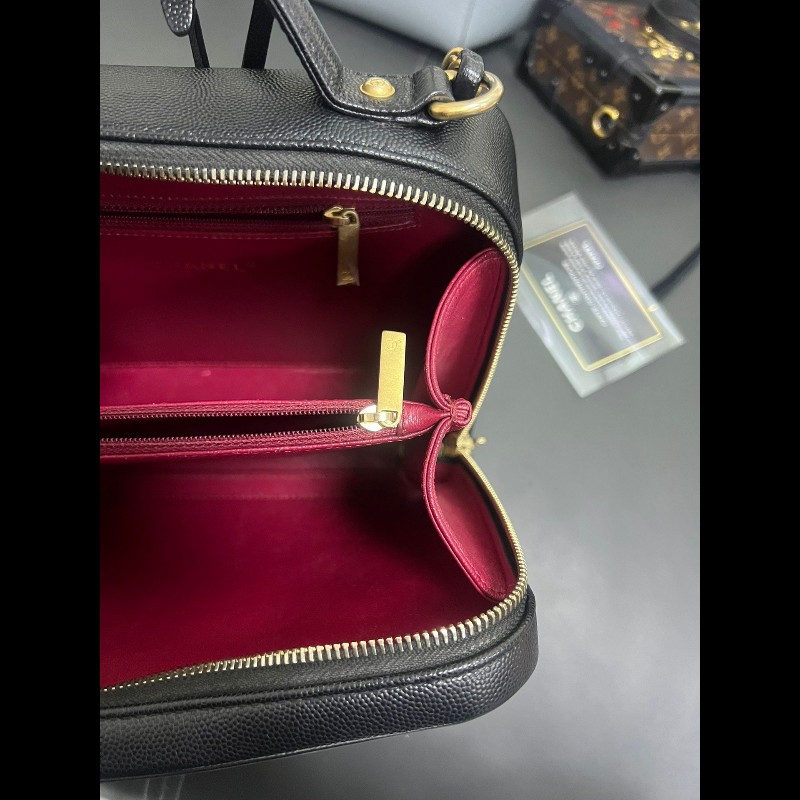 Chanel vanity case medium 
中號 黑金荔枝皮相機包-12