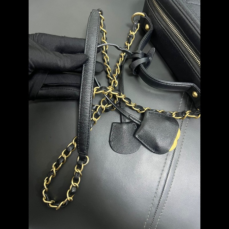 Chanel vanity case medium 
中號 黑金荔枝皮相機包-15