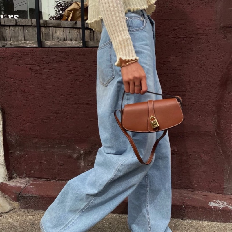 Celine Tabou焦糖鎖頭手提腋下包18*5*8  99新配件塵袋-0