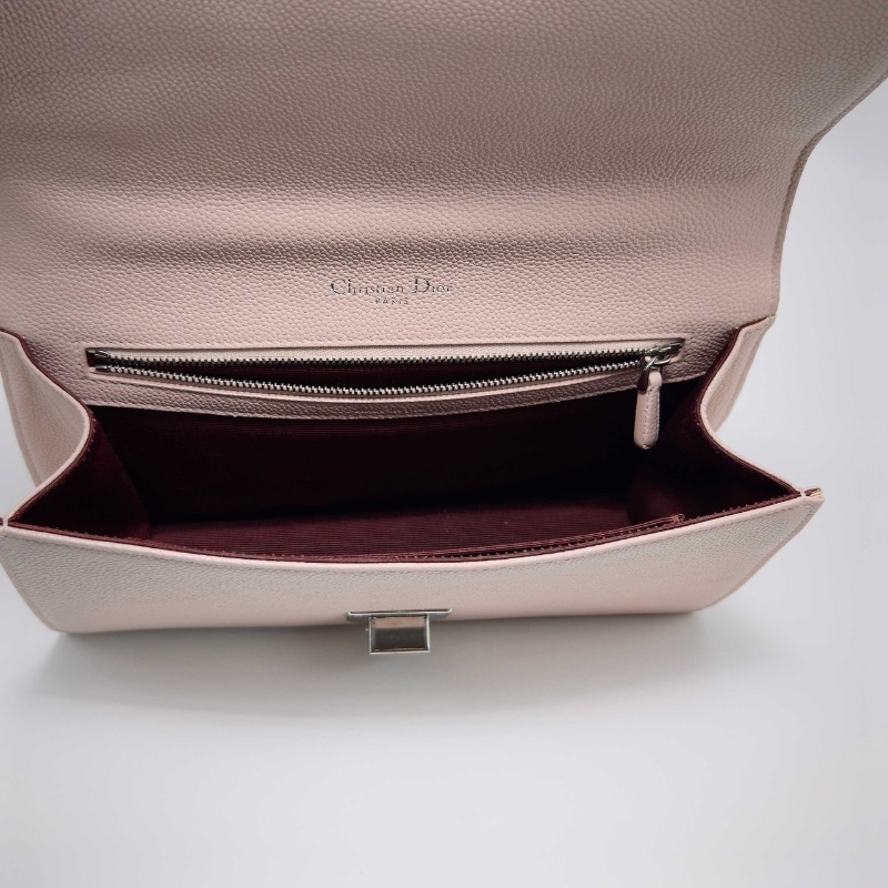 DIOR 粉色銀扣盾牌肩背斜背包25*16*6 98新配件塵袋 保卡-2