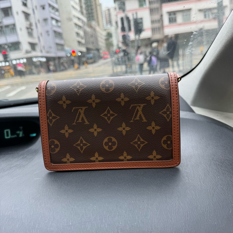 LOUIS VUITTON DAUPHINE WOC-2