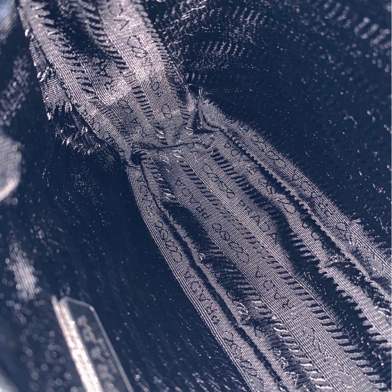 Prada Re-Edition 2000 Hobo包｜腋下包｜手提迷你包-12