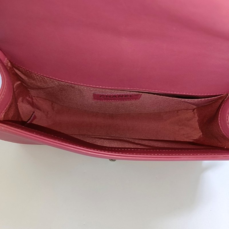 CHANEL BOY CHANEL中號粉色牛皮絎縫V紋單肩包斜挎包釕色五金26開可拆卸肩帶-6