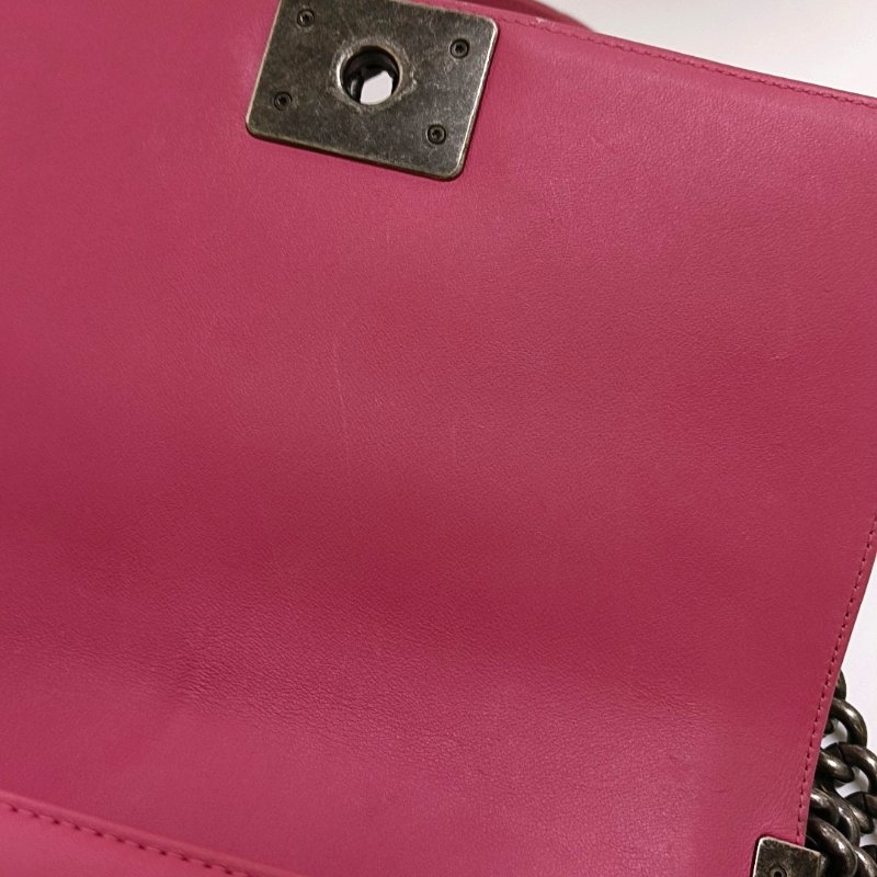 CHANEL BOY CHANEL中號粉色牛皮絎縫V紋單肩包斜挎包釕色五金26開可拆卸肩帶-11